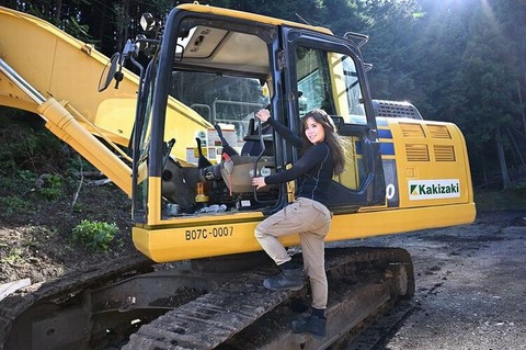 250927_女みな運転出来て梨出荷