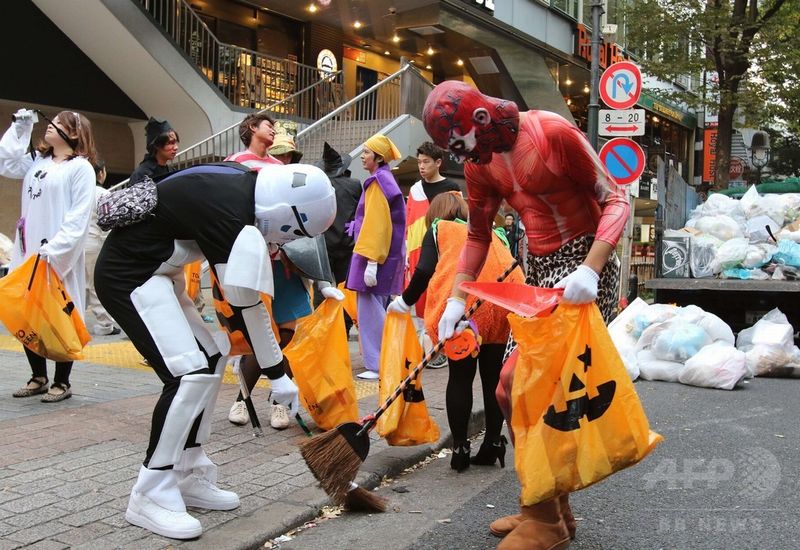 2581 居明かして仮装の青年ハロウィンの 他一首と俳句 万葉歳時記 一日一葉 2581 居明かして仮装の青年ハロウィンの 他一首と俳句 万葉歳時記 一日一葉