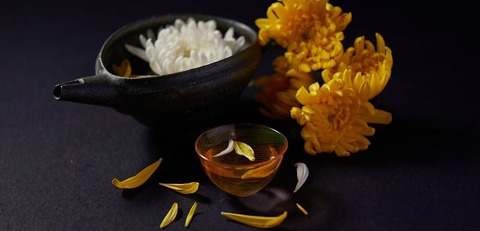 250909_菊の酒人の心をくみて酌