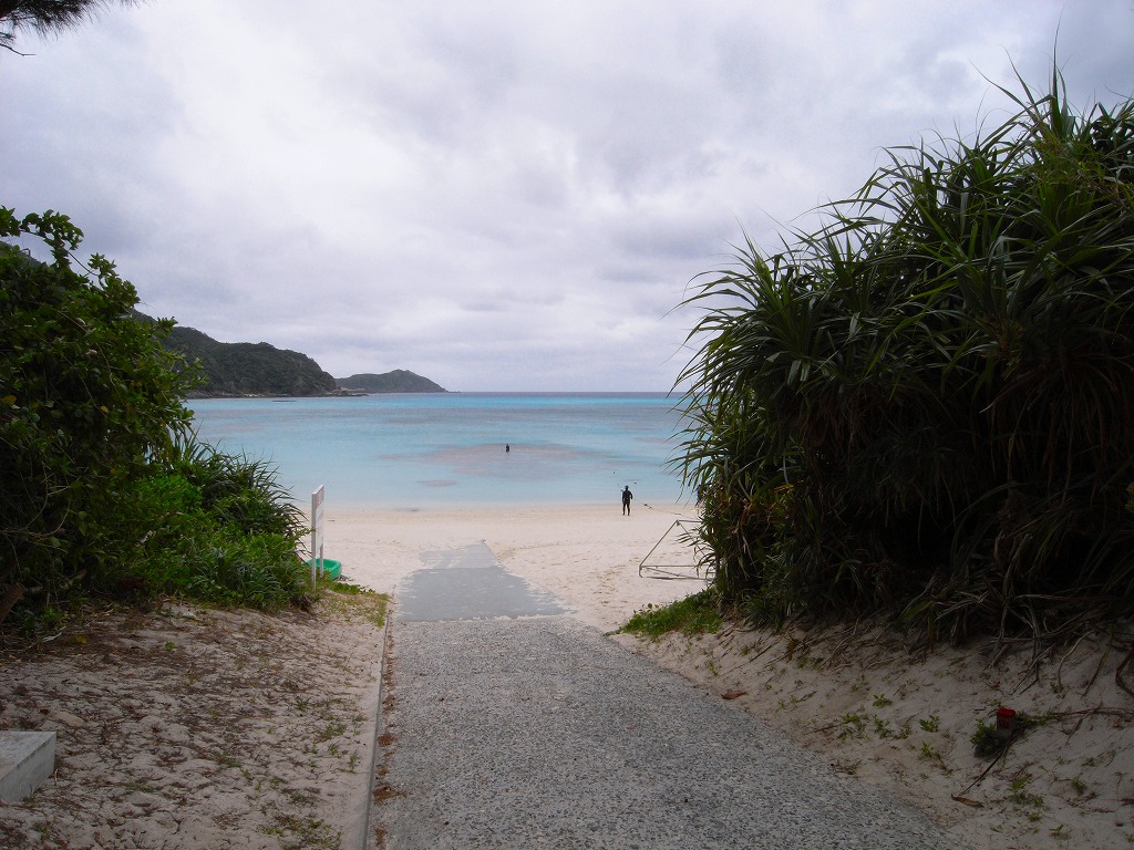渡嘉敷島 阿波連ビーチで磯遊び 全大陸 プチ豪華旅行 海外旅行大好きブログ