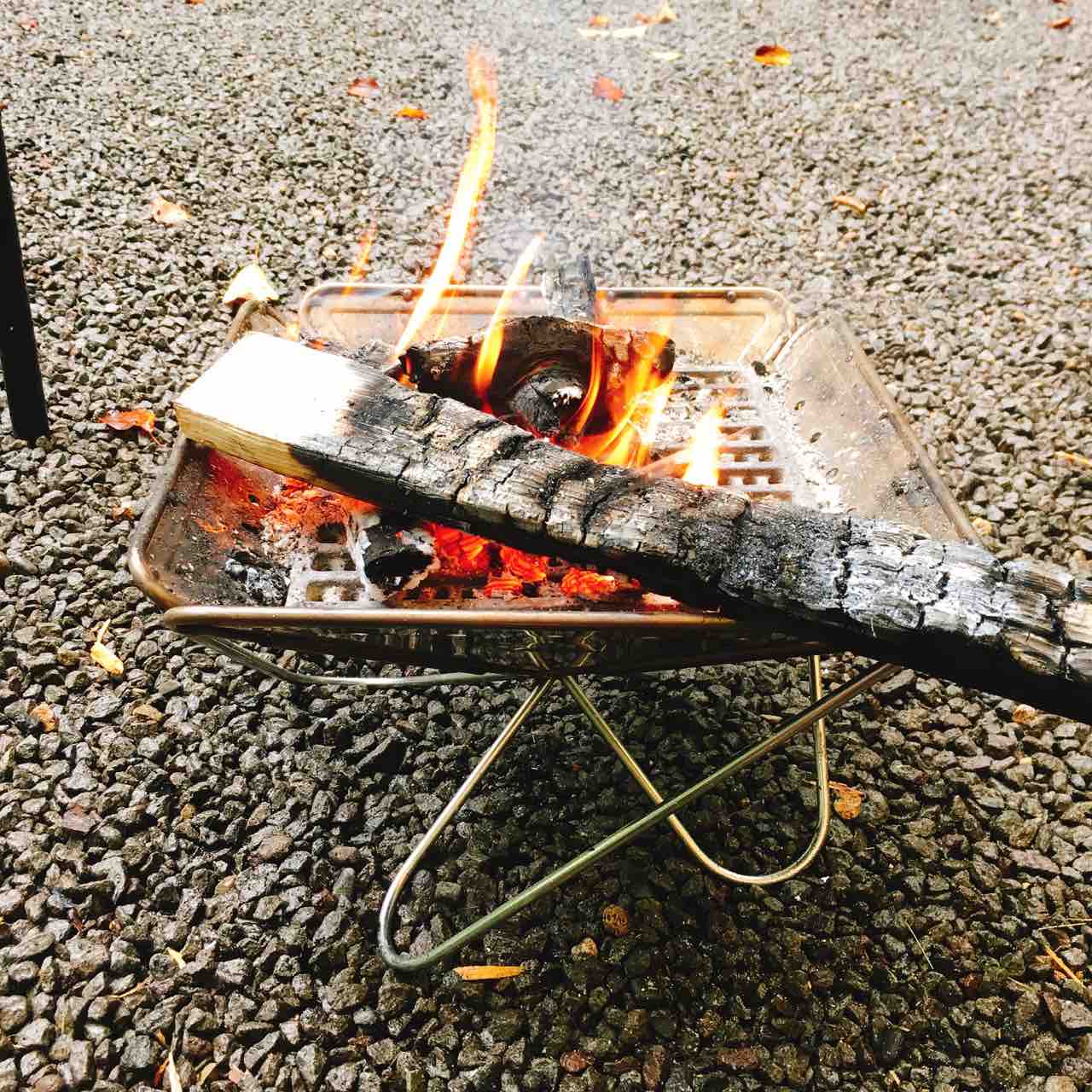 我が家の焚き火のこだわり 真っ白な灰になるまで燃やし尽くせ サイがゆく オトナの外遊び 見た目重視で夫婦キャンプと山登り