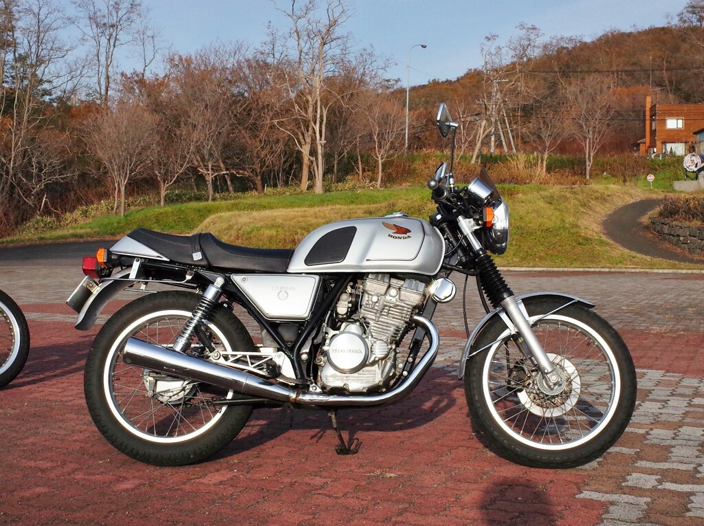 初期型クラブマンとｇｂ５００ｔｔ 風のままに走る