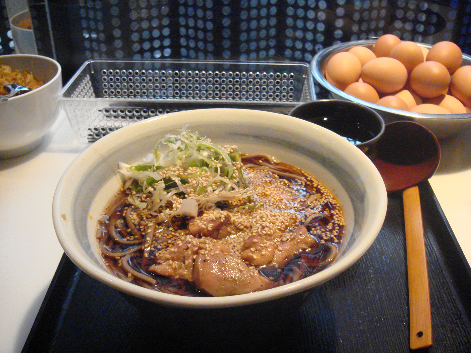 浜松町の 波留乃屋 で鶏マー油そば まいにちこうしんできるかな