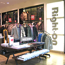 ライトオンでジーンズ選び イオンモール千葉ニュータウン店 ライトオンで服えらび ライトオンのジーンズ