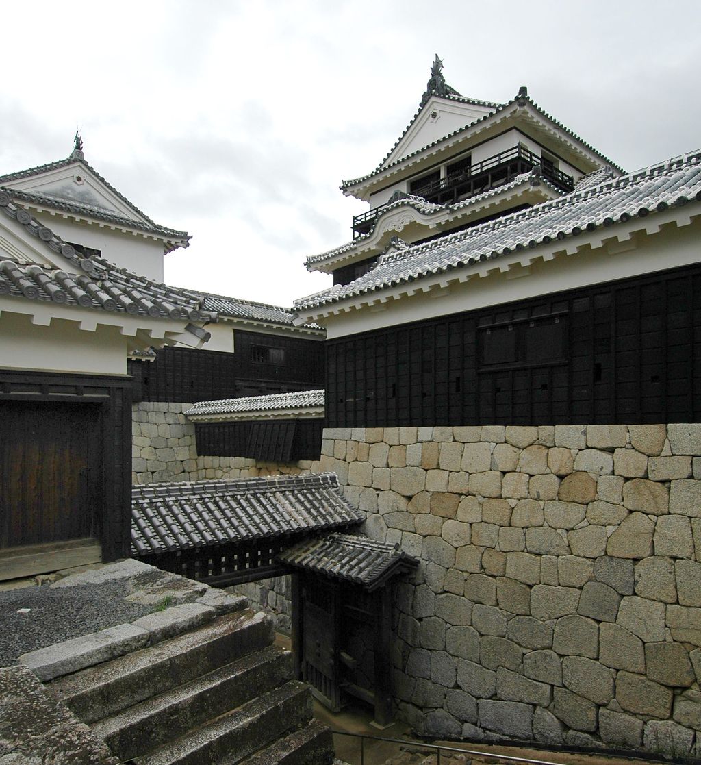 第8景 松山城 城跡酔夢譚 カメも歩けば城に当たる