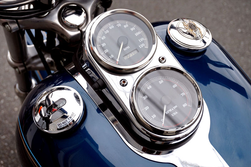 ハーレー ダイナ ローライダー メーターダッシュ