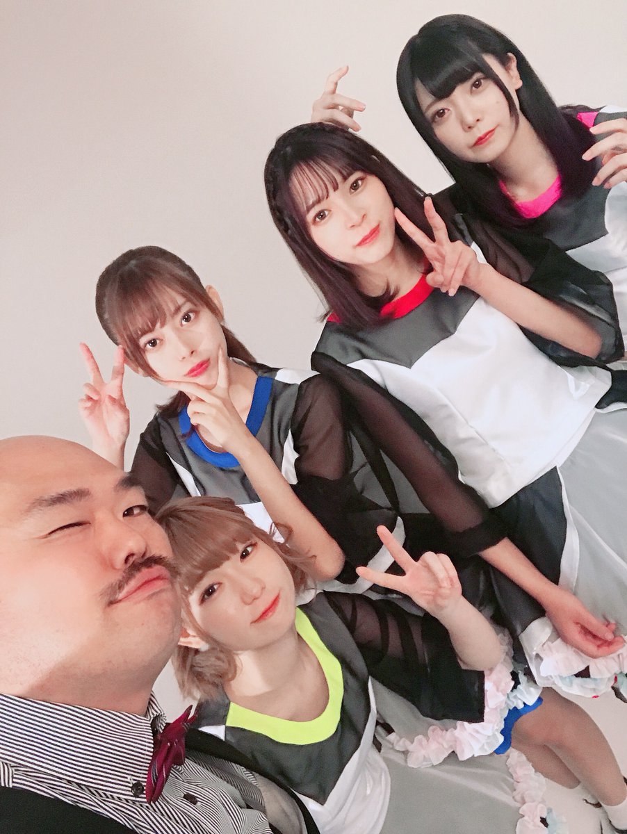 クロちゃんプロデュース、アイドル「豆柴の大群」デビュー