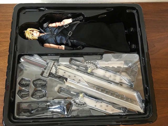 Playarts改　FF7 クラウド　箱無し Amazon.co.jp: PLAY ARTS改 FINAL FANTASY VII REMAKE No.1