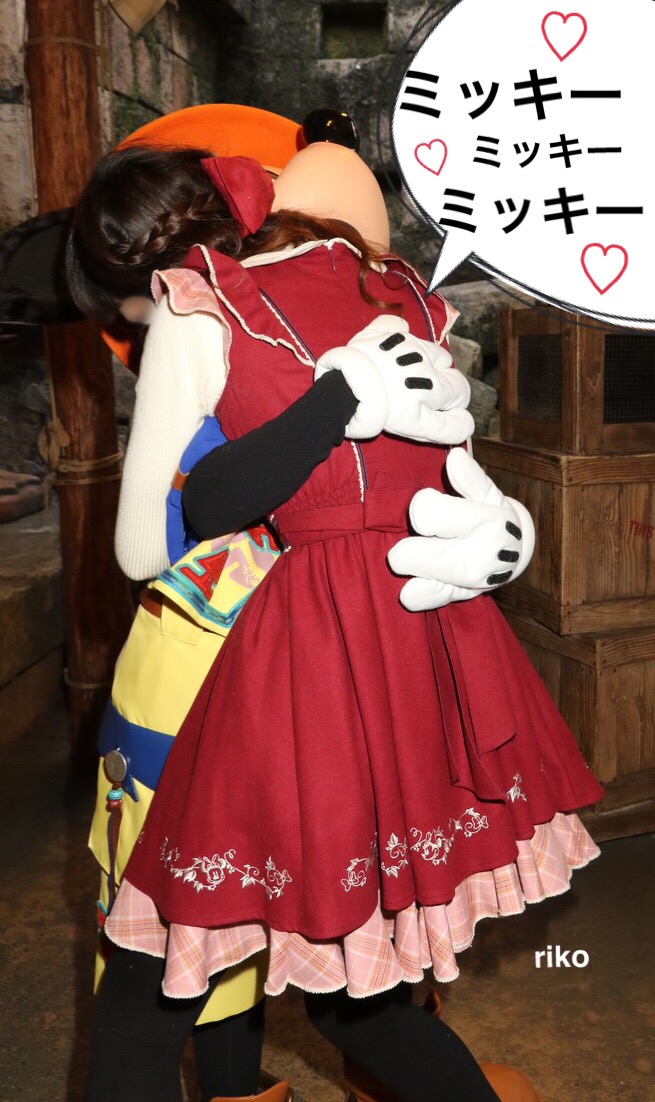 腰に手を回してキス ミッキーも応戦 もっと一緒に居たかった ディズニー宝箱