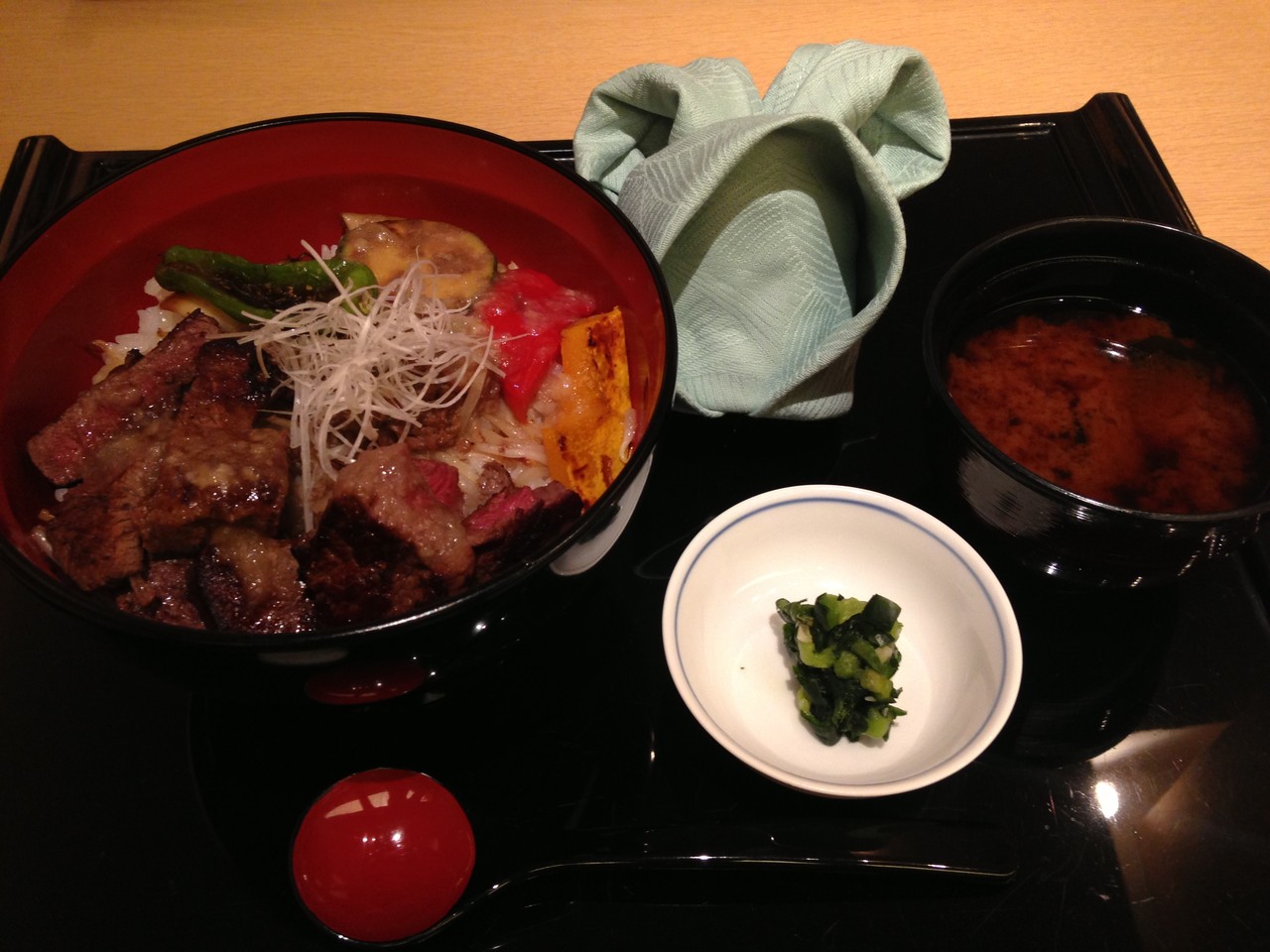 アンバサダーホテル日本料理花 ステーキ丼はどちらがお好み ディズニー宝箱