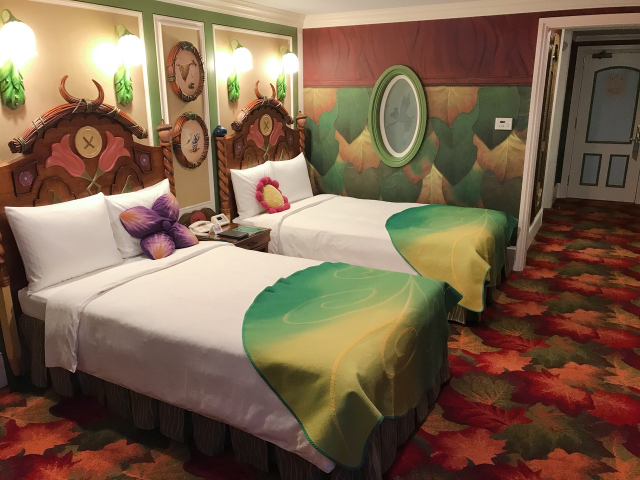 宿泊のお部屋 世界感が溢れてカワイイ ティンカーベルルーム ディズニー宝箱