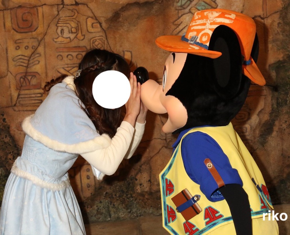 閉じても近づいてくる 面白いミッキーからの可愛いキス ディズニー宝箱