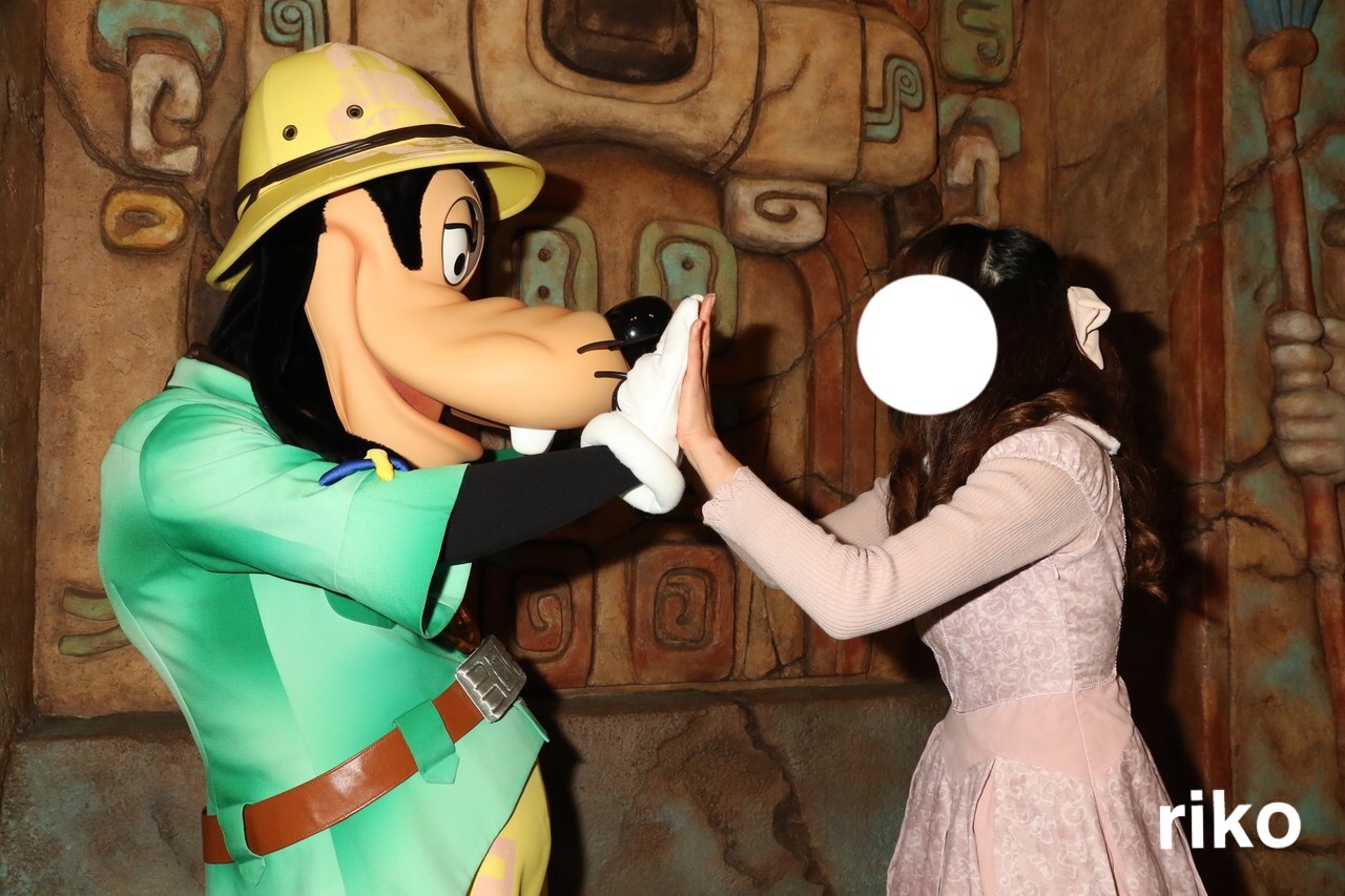 貴方は 突っ込んだハグ 笑 後ろ手が上手なグーフィー素敵 ディズニー宝箱