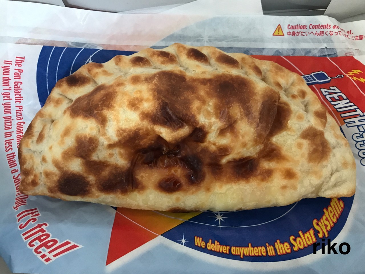 Tdl食べ比べ 安価で人気のカルツォーネ2種を同時にパクリ ディズニー宝箱