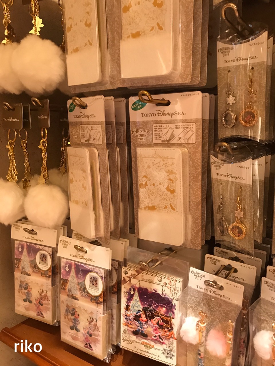 新商品 インスタ映えのキャップも白に Tdsのクリスマス ディズニー宝箱