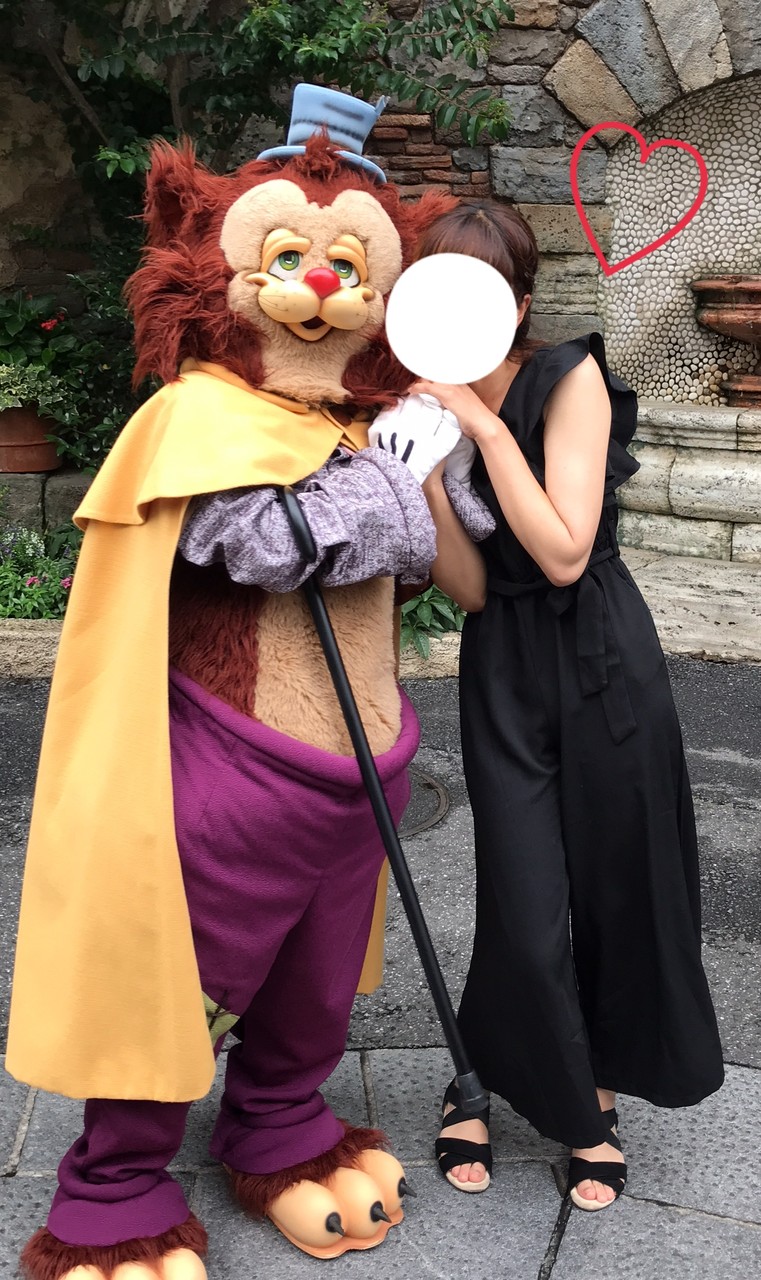 最高の癒し にゃんて可愛い ギデオンのマントとピノキオ一家 ディズニー宝箱