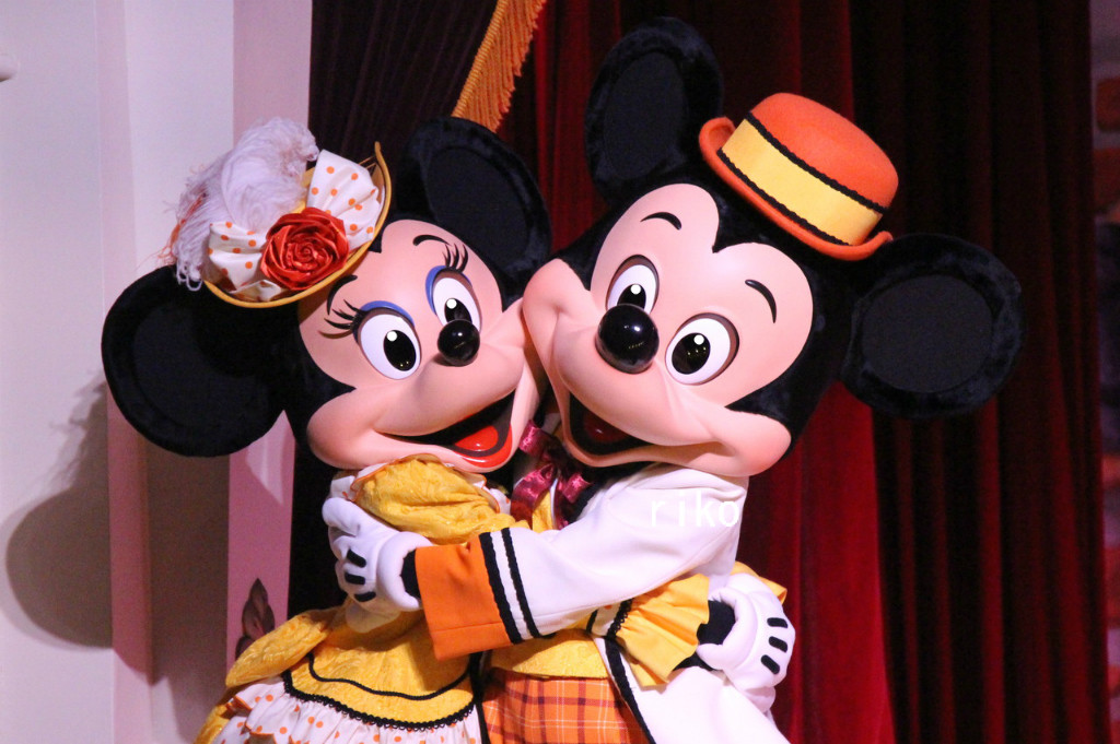 ｓ席の予約は取りずらい 満足感に満たされるディナーショー ディズニー宝箱