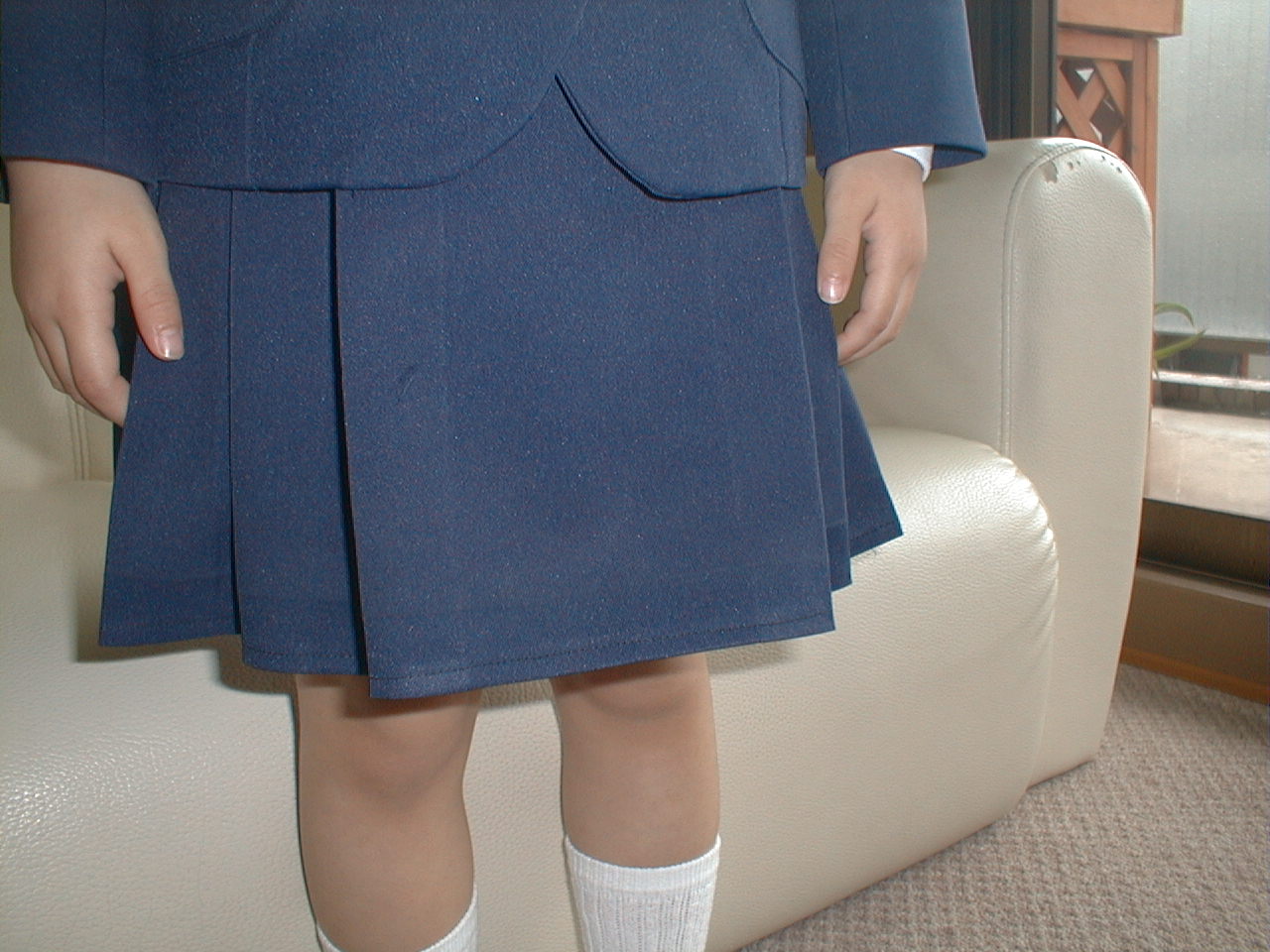4 11 幼稚園の制服のスカートの丈をおろす デイリー デイリー