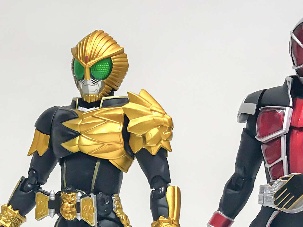 S.H.フィギュアーツ真骨彫製法 仮面ライダービースト&マントセット