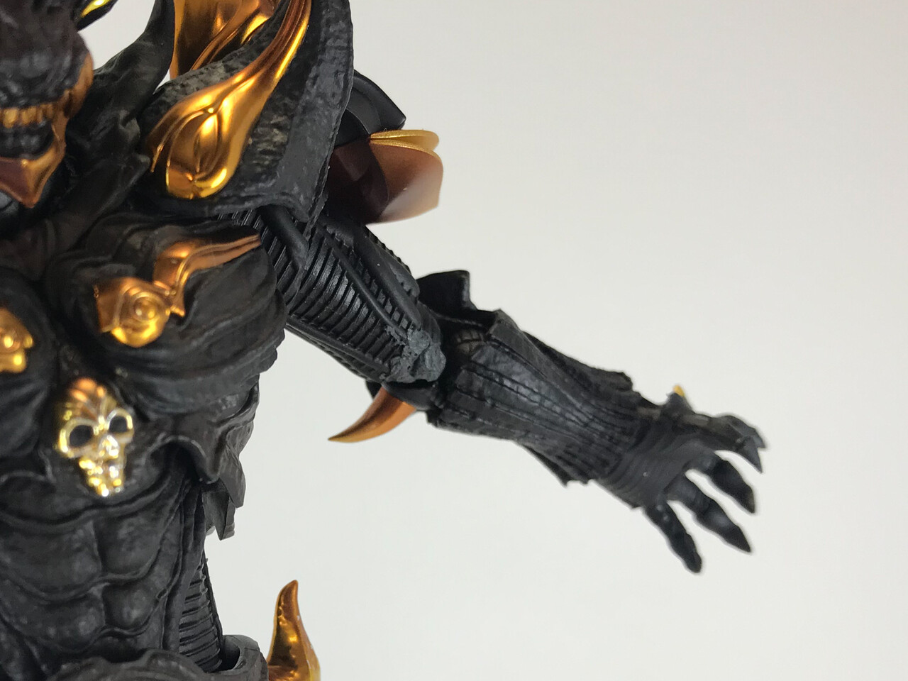S.H.Figuarts 真骨彫 暗黒騎士キバ (呀)微改修 : K.R.りくほは改造人間 