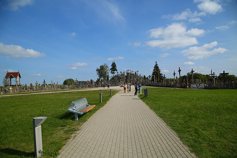 Hill_of_crosses_01