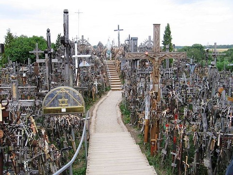 Hill_of_crosses_04