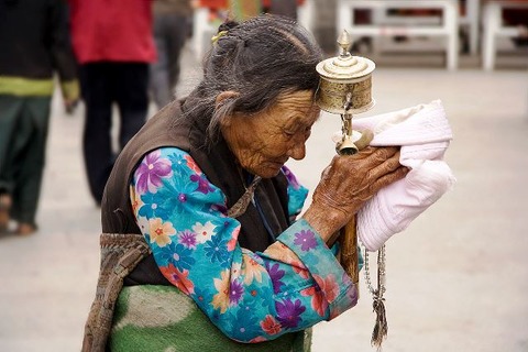 Prayer_wheel_01