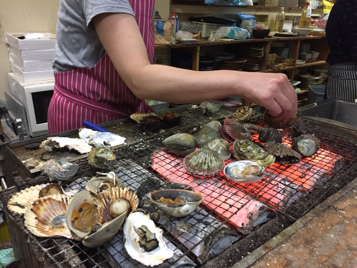 鳥羽で海老 牡蠣 海女小屋はまなみ 年中無休 すてきなきっかけ
