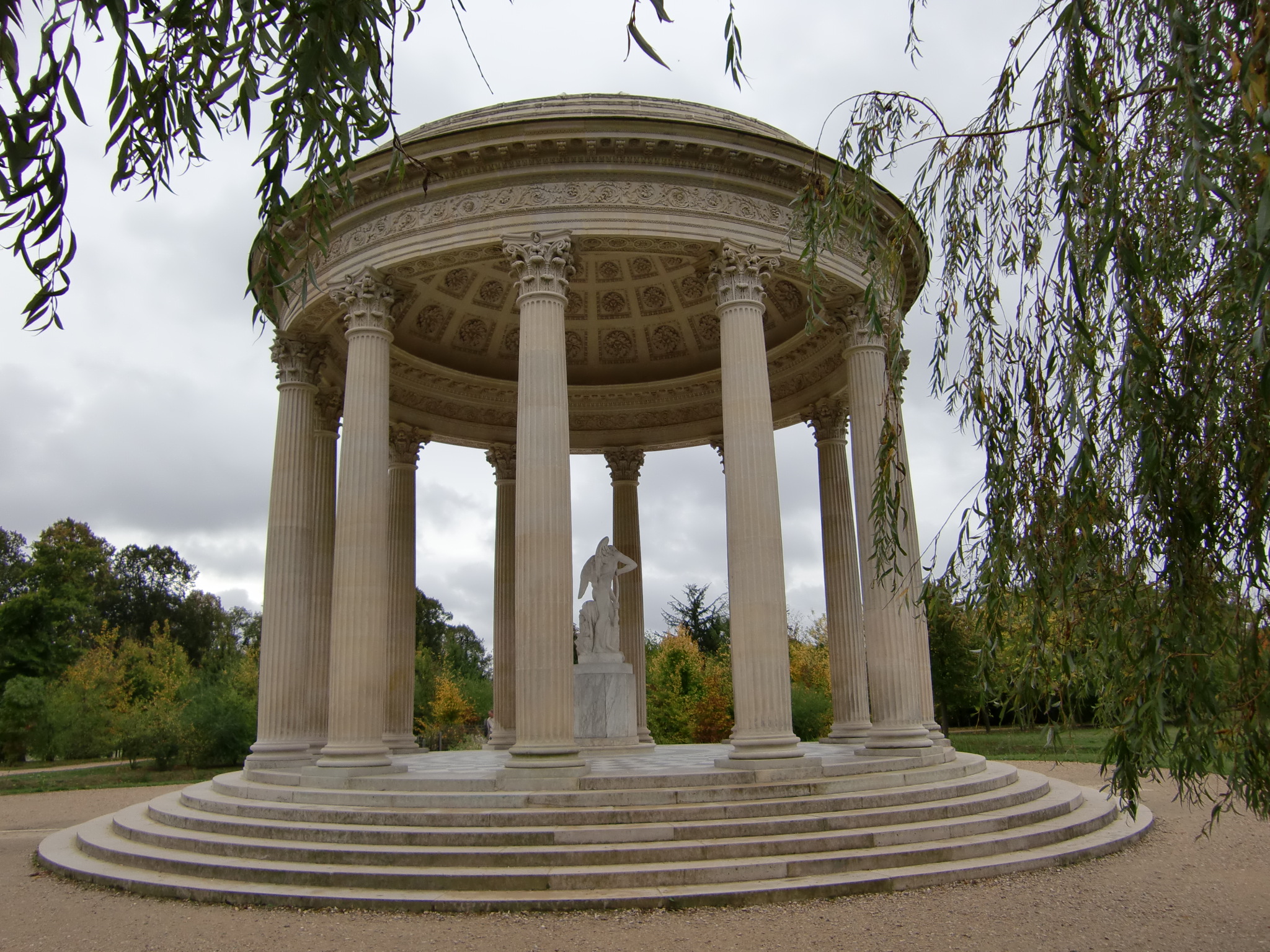 働く女子の弾丸トラベル 愛の神殿