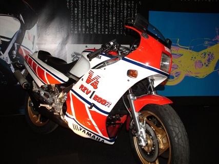 YAMAHA_RZV500R