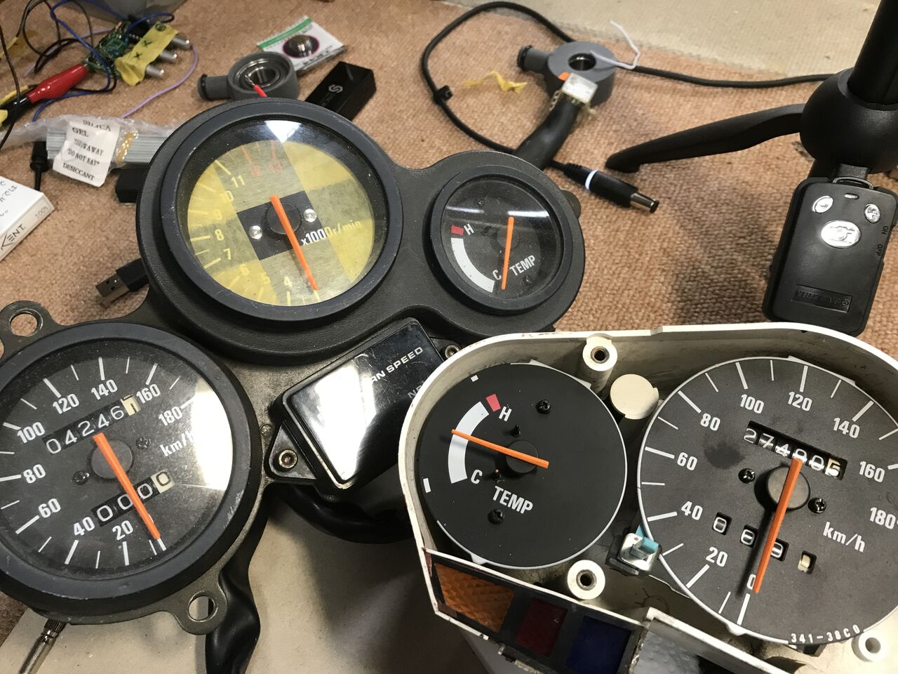 RZメーターのその後＆スズキのオレンジ針はポスカでやれる