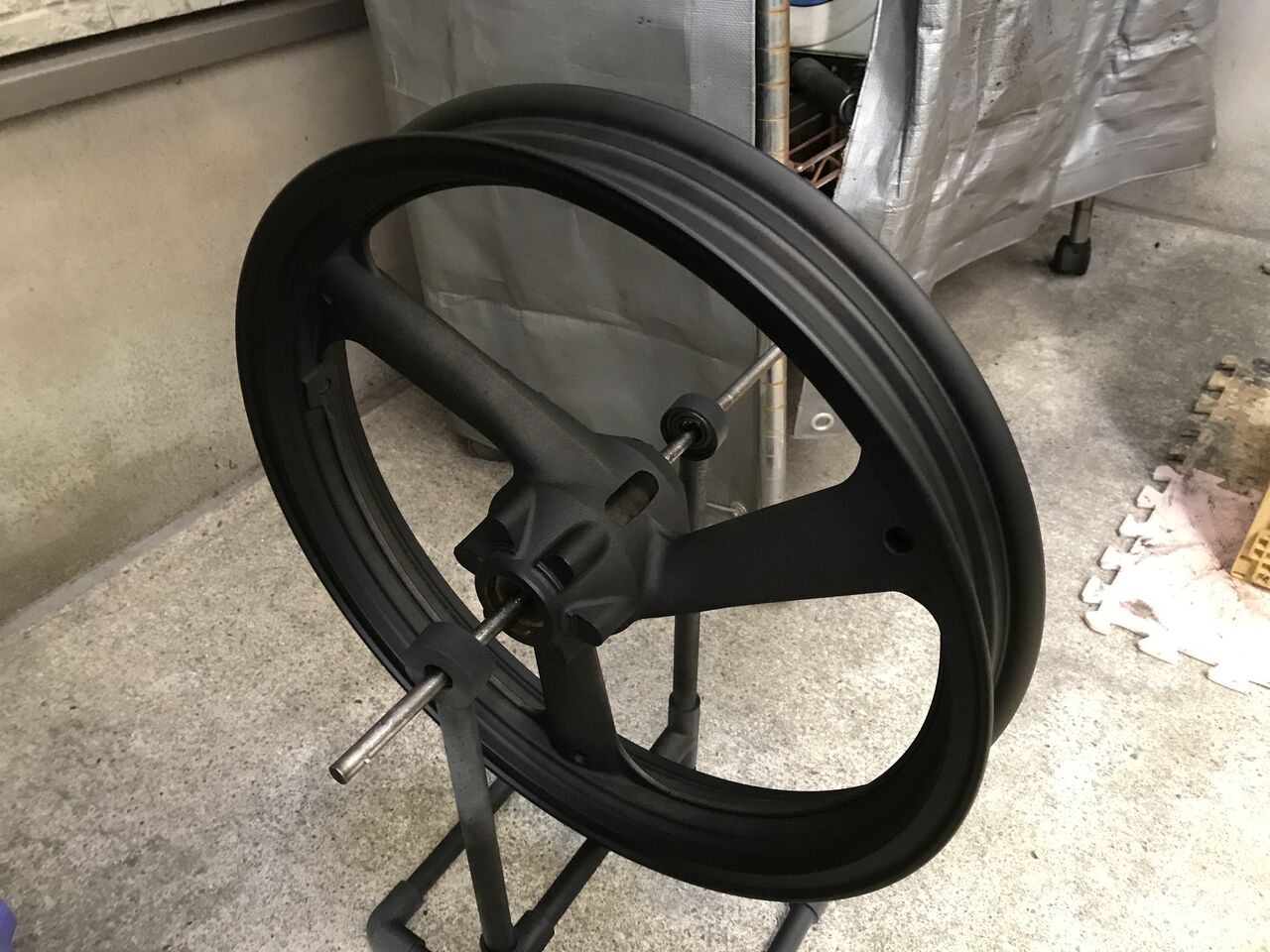 SDR:我慢できずにフロントホイールも塗ったった : ここんところ++