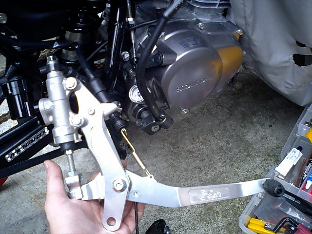 エイプ：リアディスク化(13) ブレーキランプとか : ここんところ++