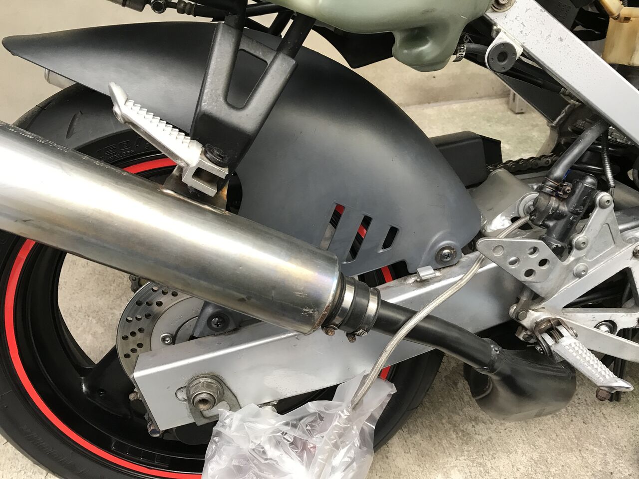 VJ21a リアブレーキ完全分解清掃品　ウルフ250 RGV250ガンマ 89 VJ21A スズキ RGV250 (ガンマ) リアフェンダー | バイク