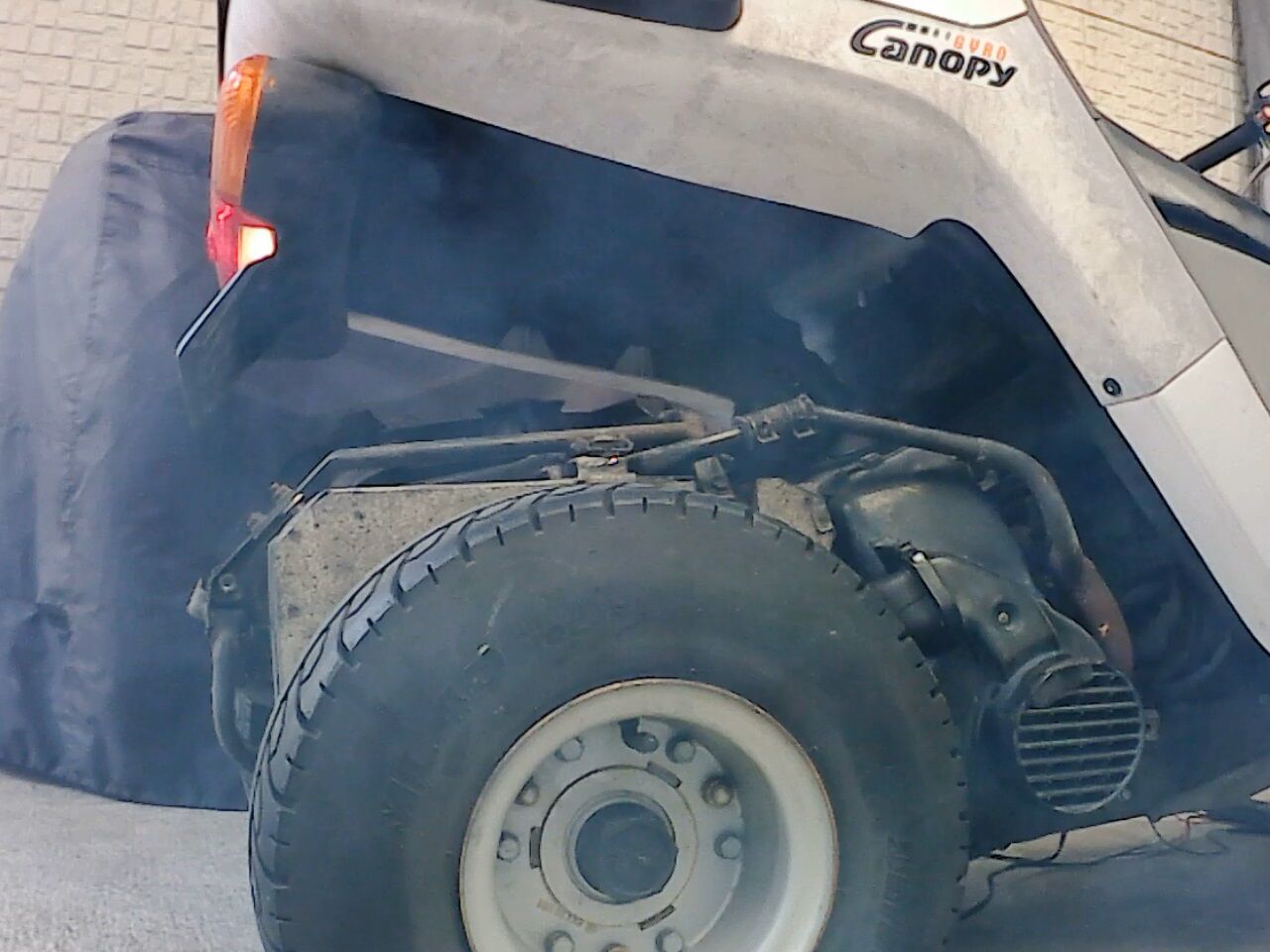 ホンダのジャイロキャノピー大きなBOX付。エンジンセル一発始動