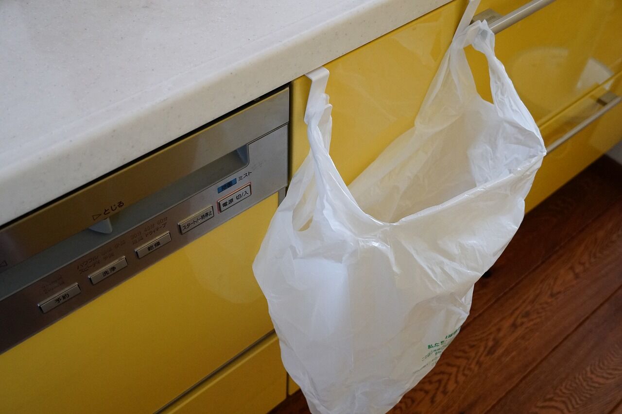 セリアの キッチンフック で ごみ袋をかける 365日のとっておき家事 Powered By ライブドアブログ