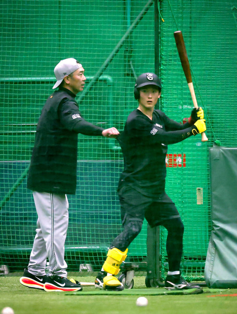 【定期】巨人・阿部監督、若手に『ファウル打ち』を実演指導。浦田にツイスト打法も伝授ｗｗｗｗｗのサムネイル