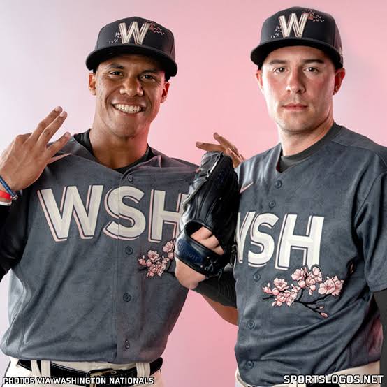 Mlbの期間限定ユニはかっこいいのに なぜnpbの限定ユニはパジャマなのか Red 速報