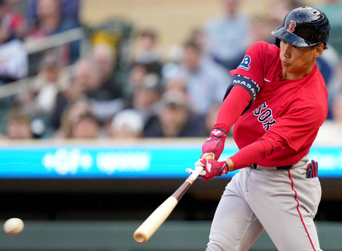 【悲報】吉田正尚さん、打率3割出塁率5割でもガチで補欠。142億円の豪華すぎるベンチウォーマーへのサムネイル