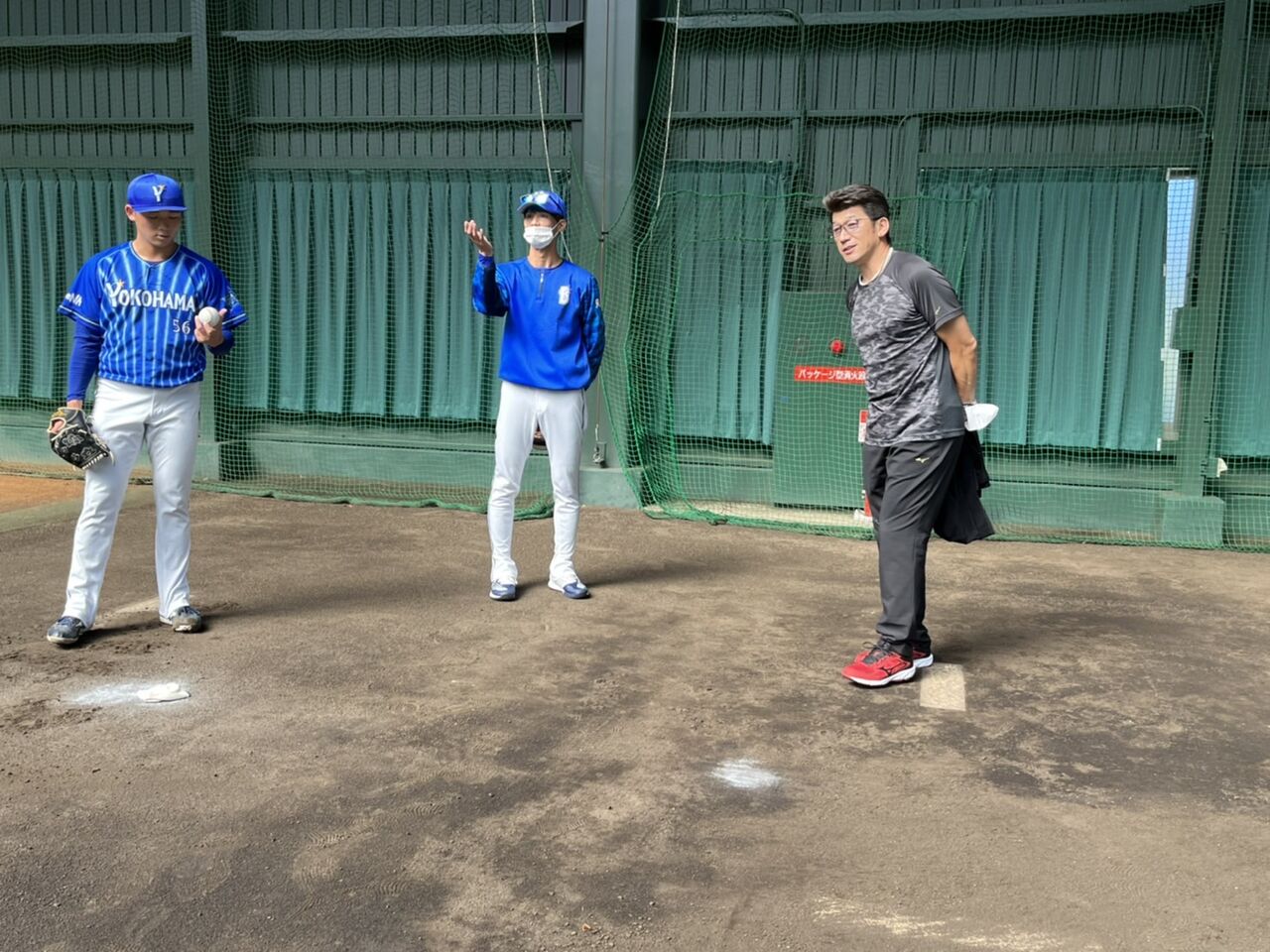 Red★速報【悲報】DeNA三浦監督、ユニフォーム着てないとなんか怖いコメントする