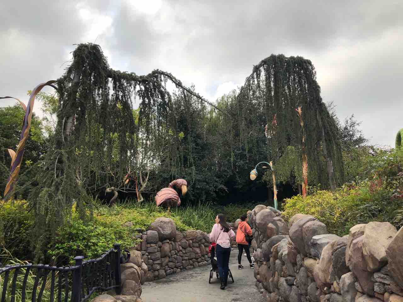 上海ディズニー アリスインワンダーランドの迷路を歩く 旅と生きる 上海ディズニー アリスインワンダーランドの迷路を歩く 旅と生きる
