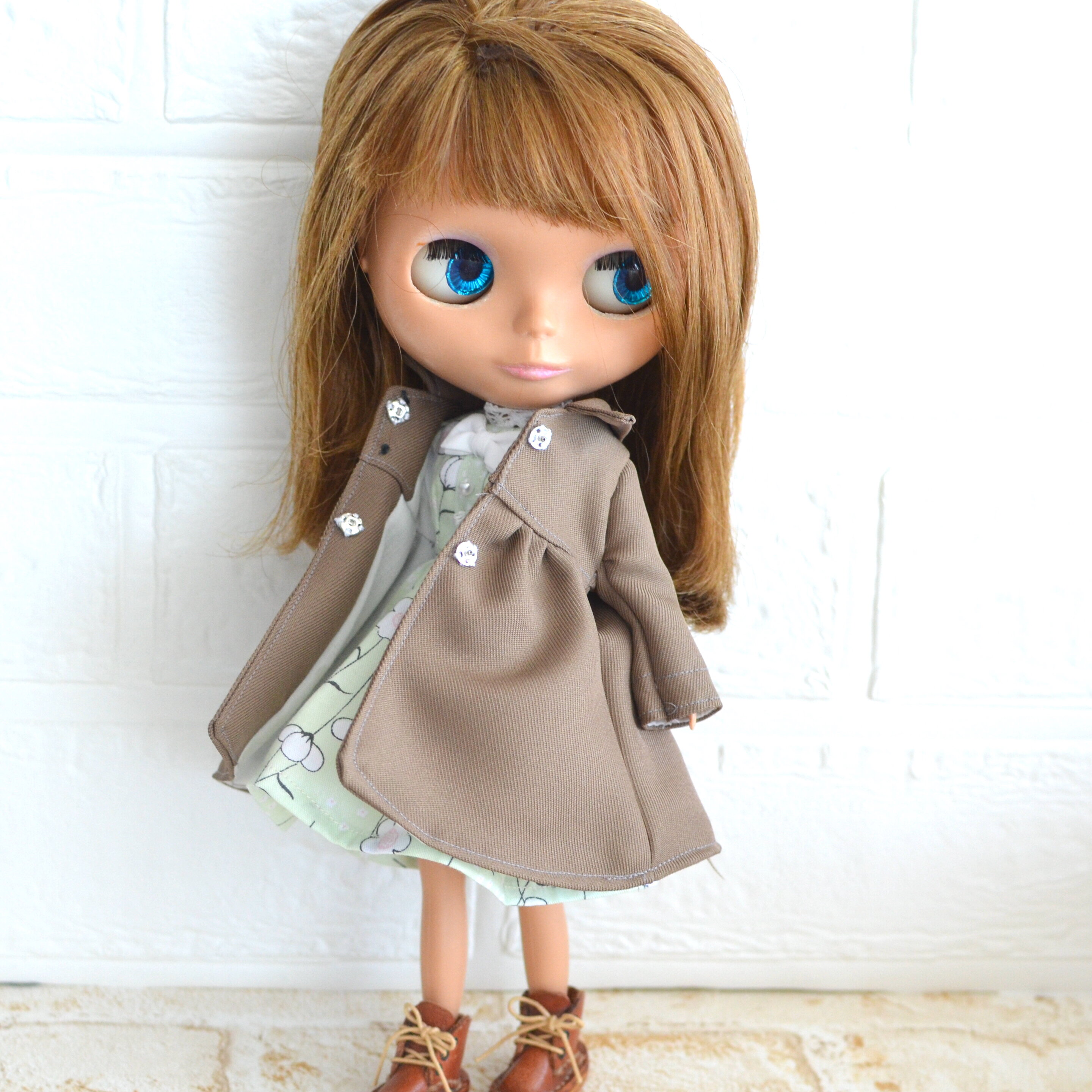 22cmドールサイズのコート/「フェルトでつくるリカちゃん手縫服 オール