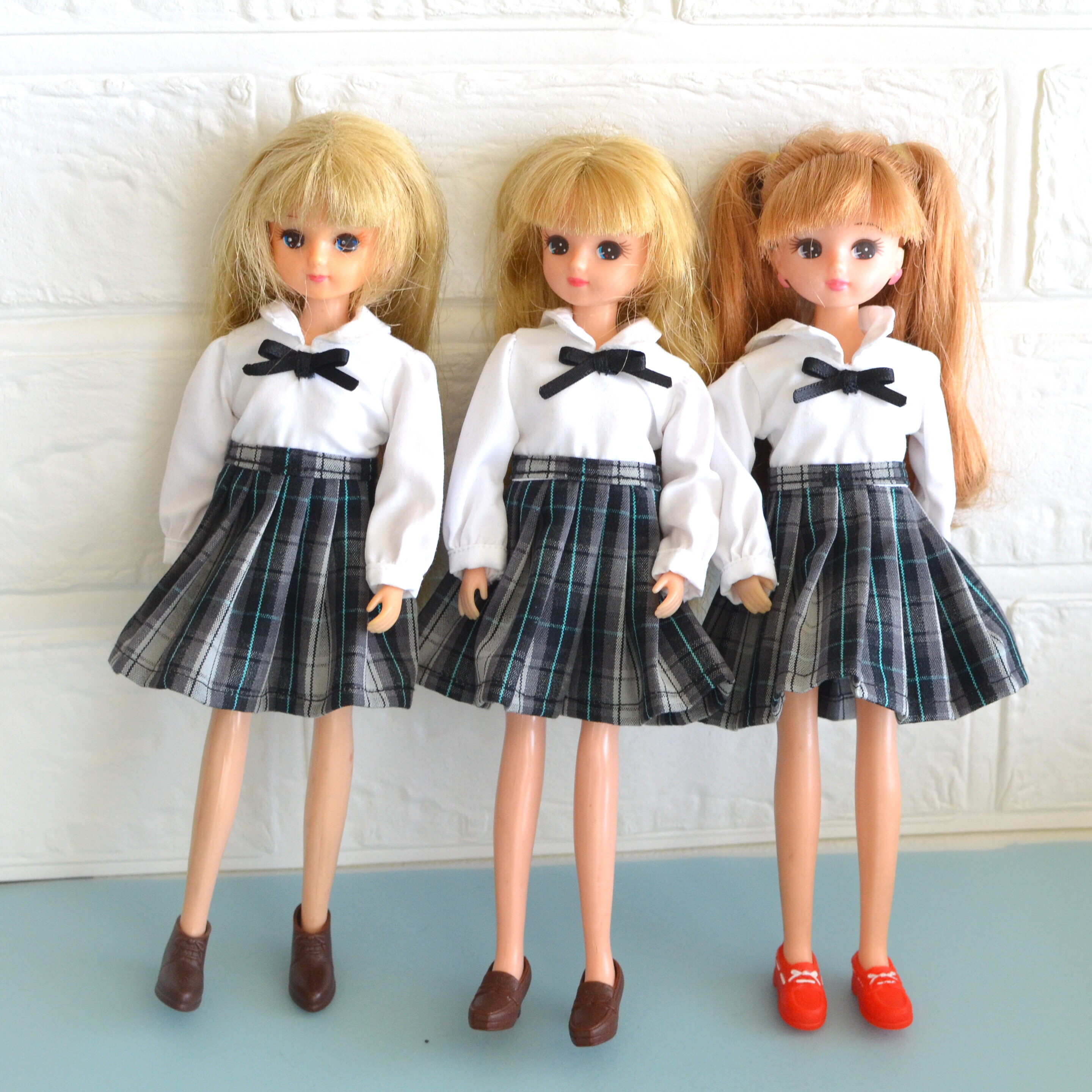 チェックのワンピースとベストのセット 背景をやっと買いました リカちゃん服ハンドメイド りんごぽんのおうち 札幌市