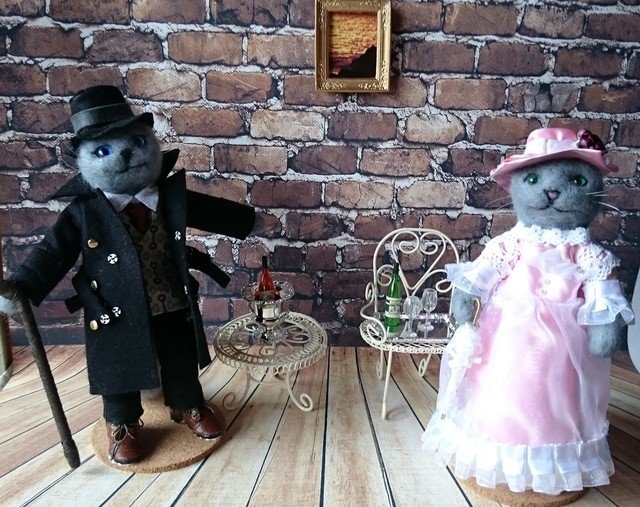 黒のフェルトのトレンチコートは、ダンディな猫さんに💕ご縁に感謝し