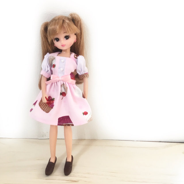 スイーツなワンピース リカちゃんブライスサイズ そしてメロンポロンさんのライブ動画 リカちゃん服ハンドメイド りんごぽんのおうち 札幌市