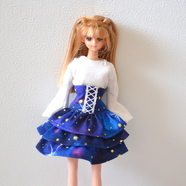 フリル装飾のドール 251e4d7c-s.jpg