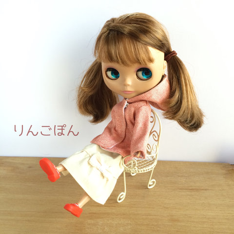 赤のゆったりコート。スナップボタン止めにしました♪ : リカちゃん服