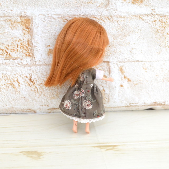 11cmドールサイズのワンピース/ワンタッチで着られるお洋服を目指して