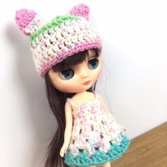 ミディブライスのニットワンピとねこちゃん帽子 おまけの話は ドール撮影用のブースを作りたい リカちゃん服ハンドメイド りんごぽんのおうち 札幌市 ミディブライスのニットワンピとねこちゃん帽子 おまけの話は ドール撮影用のブースを作りたい リカちゃん服ハンドメイド りんごぽんのおうち 札幌市