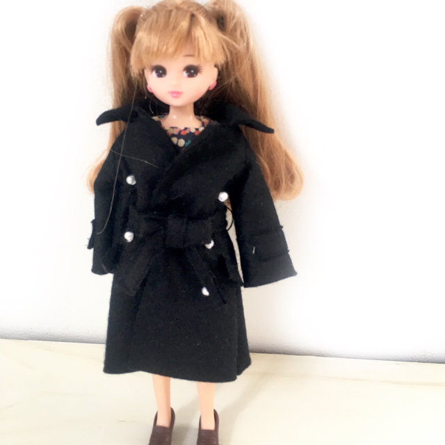 黒のフェルトのトレンチコートは、ダンディな猫さんに💕ご縁に感謝し